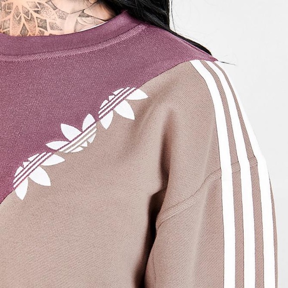Women's Adidas Originals Adicolor Sliced Trefoil Crewneck Sweatshirt HN8793 - Picture 5 of 9